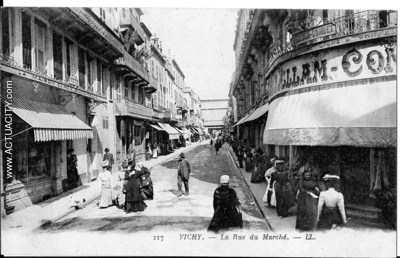 La rue du marché (aujourd'hui rue de l'Hotel des Postes)