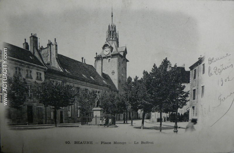 Place Monge - Le Beffroi