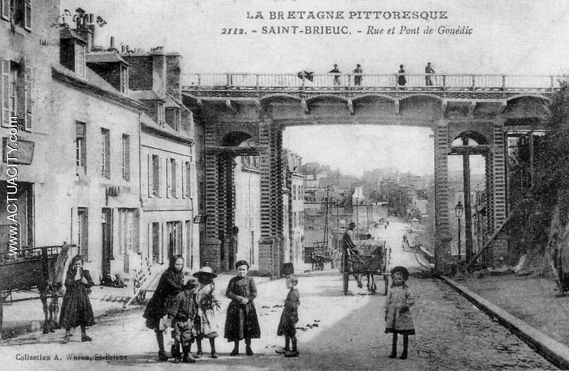Rue et pont de Gouëdic