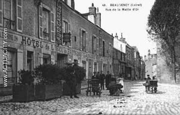 Carte postale ancienne Beaugency  45190  Rue Maille d Or