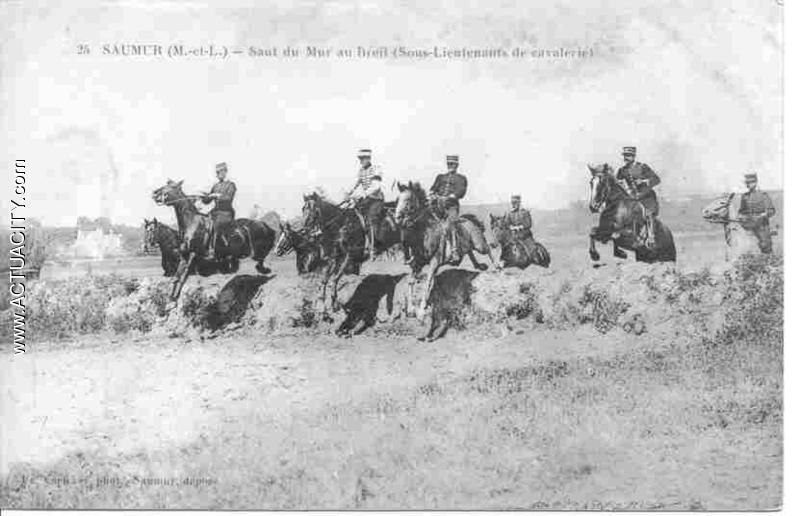 Saut du mur au Breil (sous-lieutenants de cavalerie)