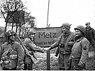 Libération de Metz poignet de mains entre Américain et Français 1944