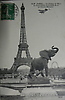 Le Champ de Mars, la Tour Eiffel, la Grande Roue et l'Ecole Militaire.