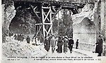 Guerre 1914-1916. Pont du chemin de fer entre Amiens et Rouen détruit par les Allemands.