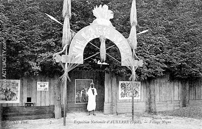 Exposition nationale d'Auxerre, 1908 — Village nègre (sur l'enseigne: "Village noir")
