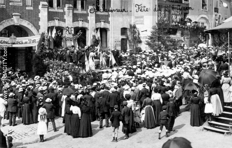 Grand'Place, la halle et la Justice de Paix — Fête de la Saint-Jean (21 juin), année non déterminée,