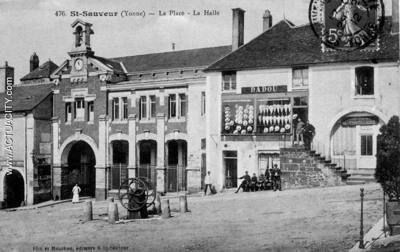 La Place du Marché, la Halle et la Justice de Paix