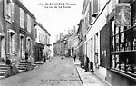 La rue de La Roche, en direction des Renards