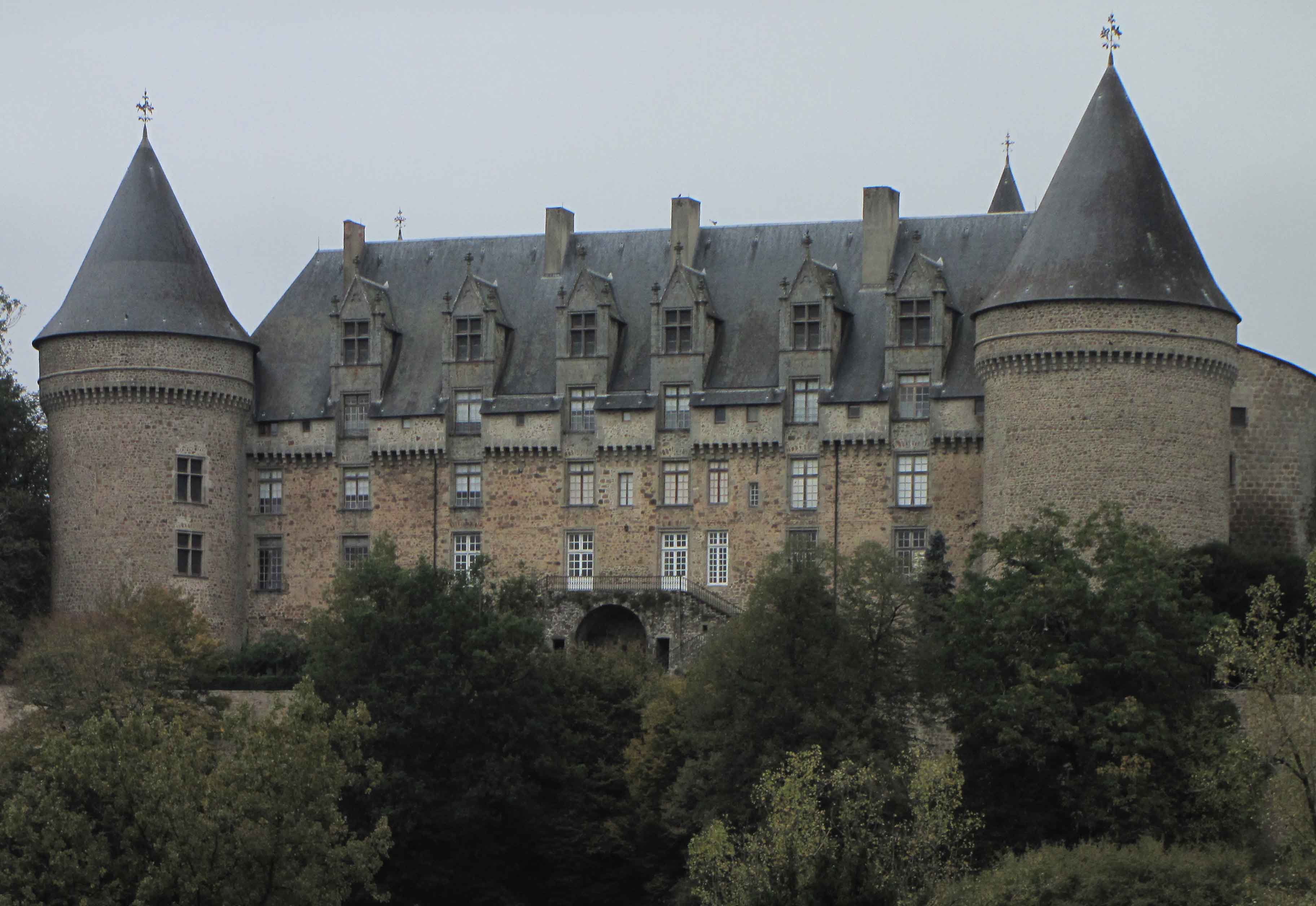 Château (partie du XIIé reconstruit XVé)